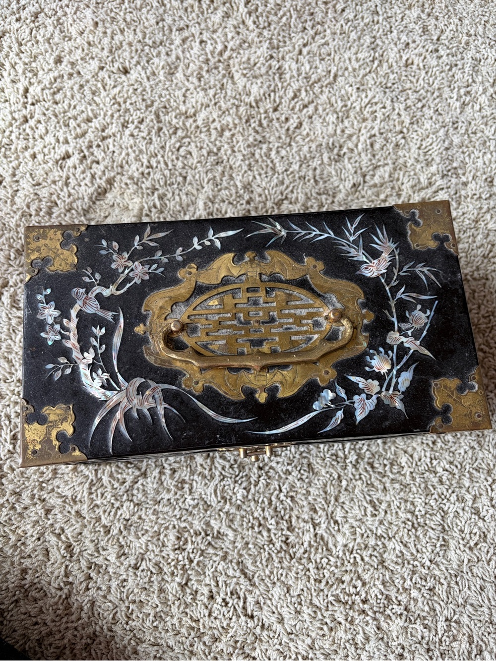 Vintage Asian Jewelry Box from Thailand Mother of Pearl Brass Black Lacquer - Picture 4 of 12